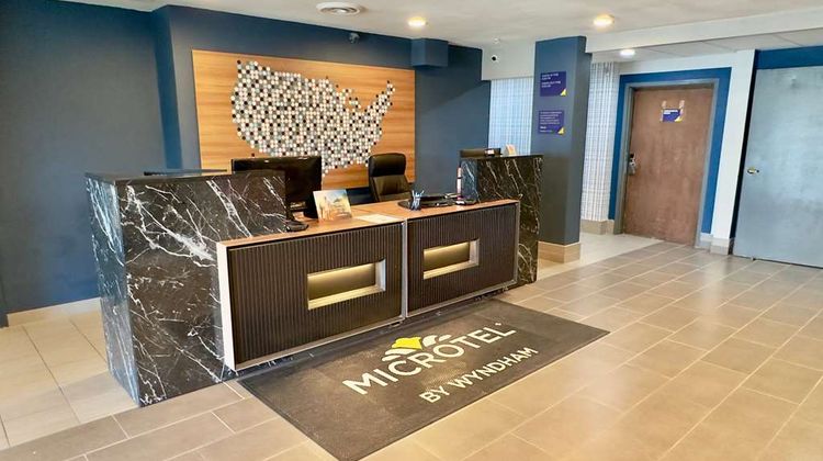 Microtel Inn & Suites by Wyndham Denver Lobby