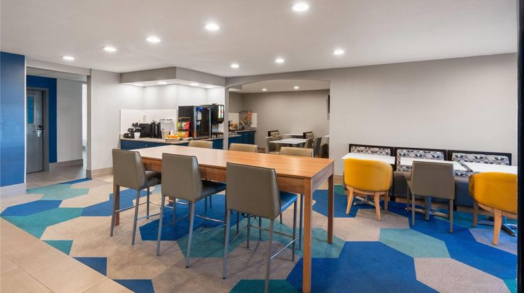 Microtel Inn & Suites by Wyndham Denver Lobby
