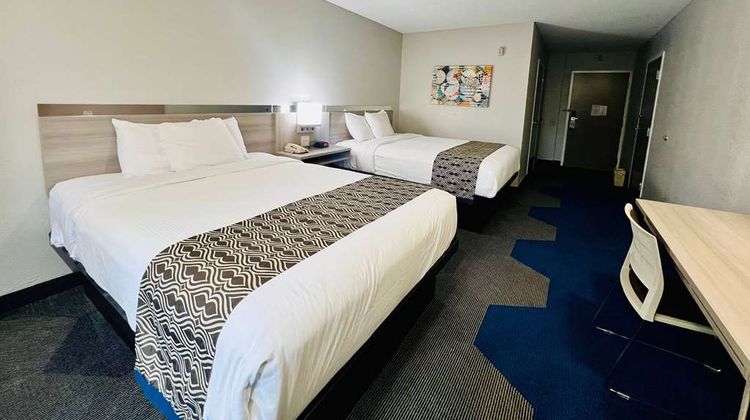 Microtel Inn & Suites Georgetown Room