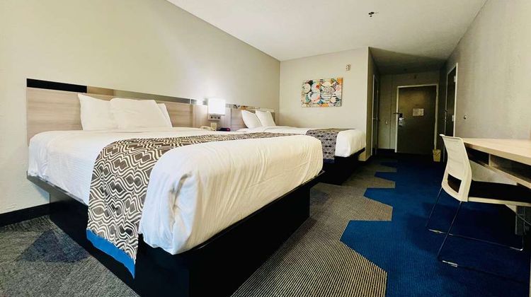 Microtel Inn & Suites Georgetown Room
