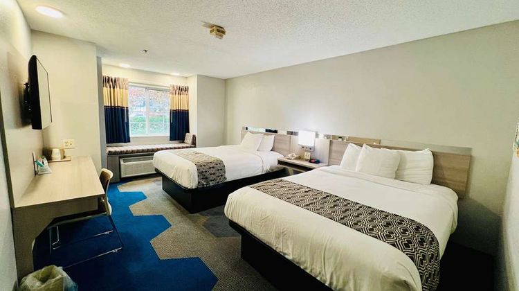 Microtel Inn & Suites Georgetown Room