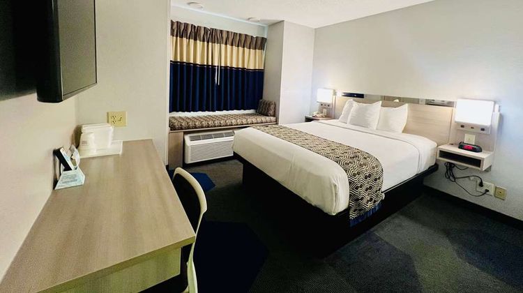 Microtel Inn & Suites Georgetown Room