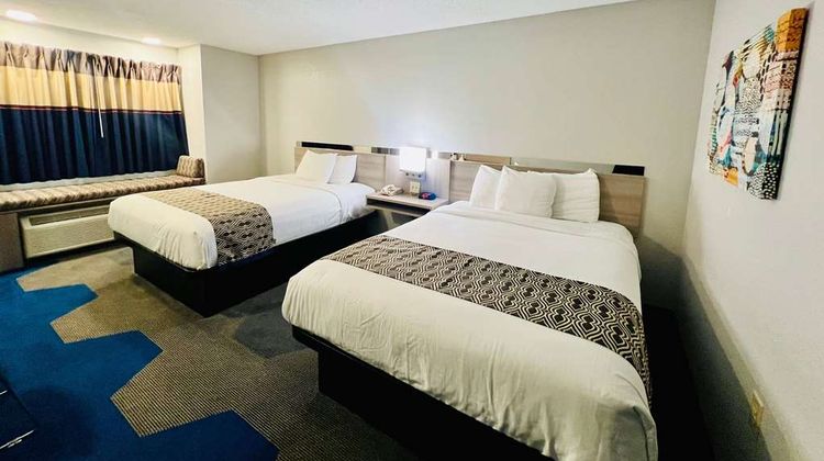 Microtel Inn & Suites Georgetown Room