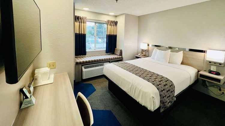 Microtel Inn & Suites Georgetown Room