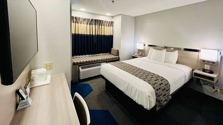 Microtel Inn & Suites Georgetown Room