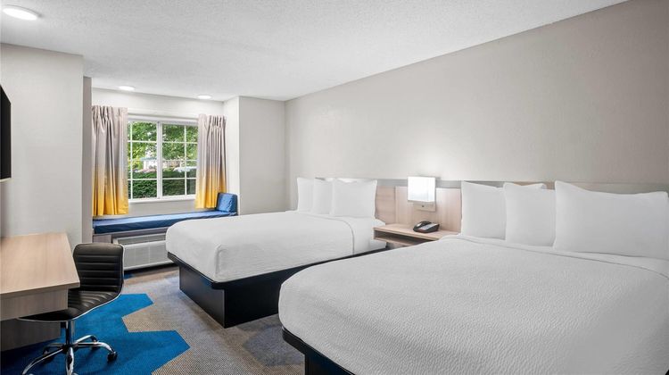 Microtel Inn & Suites Georgetown Room
