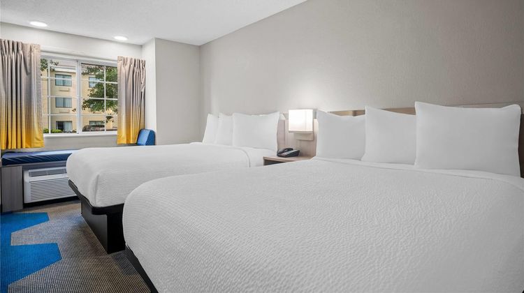 Microtel Inn & Suites Georgetown Room