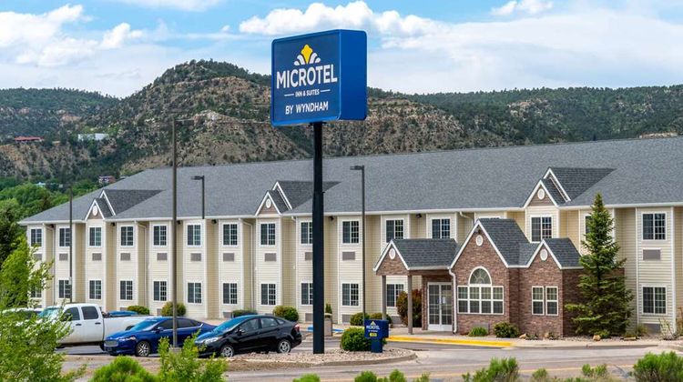 Microtel Inn & Suites by Wyndham Raton Exterior