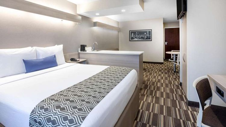 Microtel Inn & Suites Buckhead Area Room