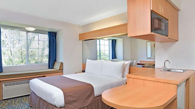 Microtel Inn/Suites Morgan Hill/San Jose Suite