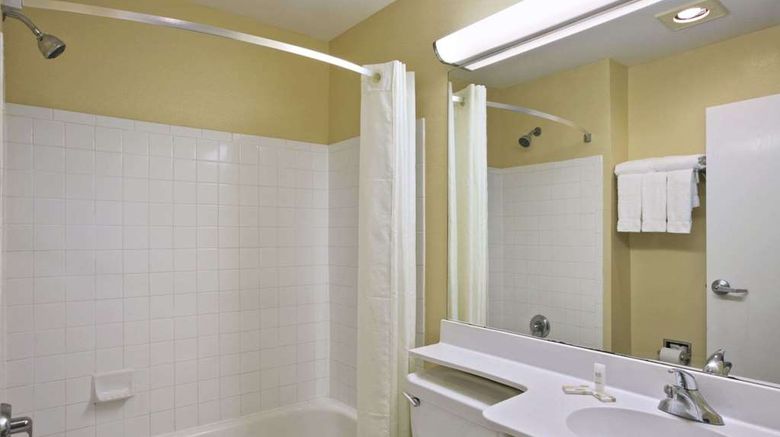 <b>Microtel Inn & Suites Baton Rouge Room</b>. Images powered by <a href="https://iceportal.shijigroup.com/" title="IcePortal" target="_blank">IcePortal</a>.