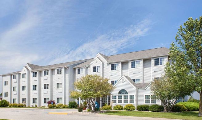 Microtel Inn & Suites Clear Lake Exterior