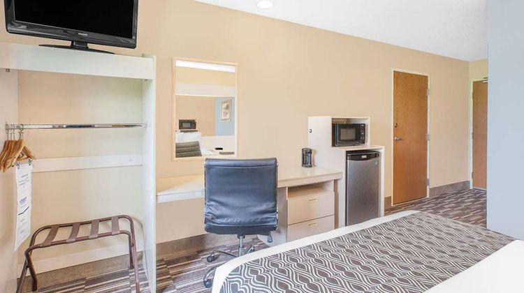 Microtel Inn & Suites Clear Lake Room