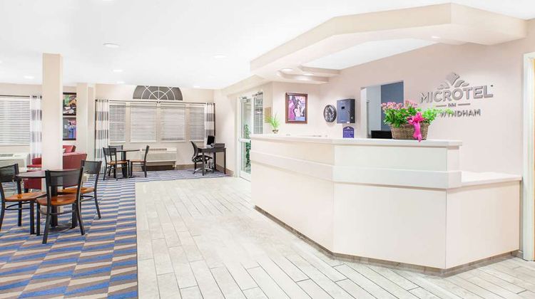 Microtel Inn & Suites Clear Lake Lobby