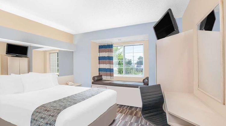 Microtel Inn & Suites Clear Lake Room