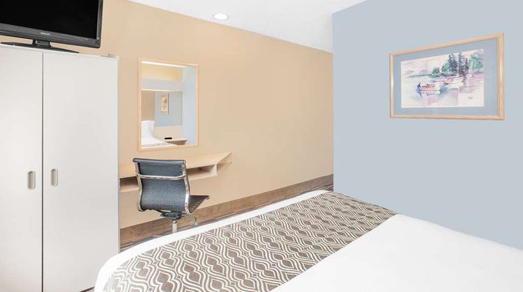 Microtel Inn & Suites Clear Lake Room