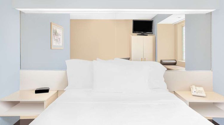 Microtel Inn & Suites Clear Lake Room