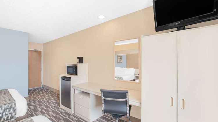 Microtel Inn & Suites Clear Lake Room