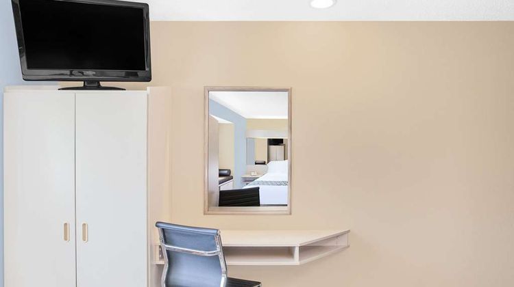 Microtel Inn & Suites Clear Lake Room