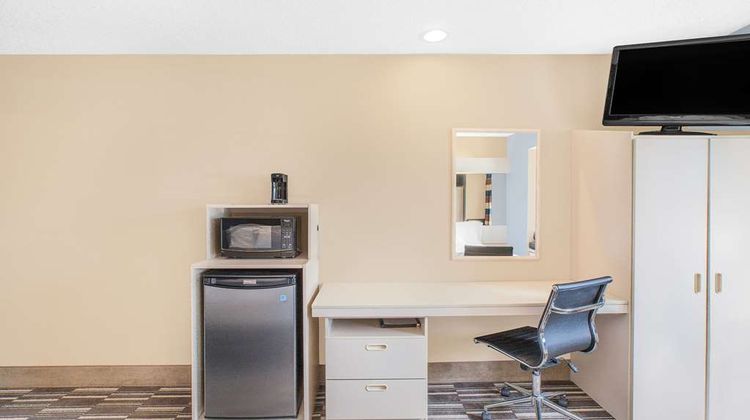 Microtel Inn & Suites Clear Lake Room
