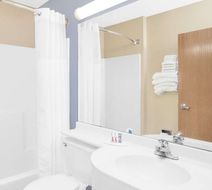 Microtel Inn & Suites Clear Lake Room