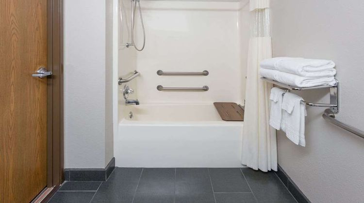 Microtel Inn/Suites by Wyndham Appleton Room