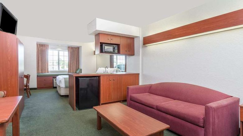 <b>Microtel Inn & Suites Marianna Suite</b>. Images powered by <a href="https://iceportal.shijigroup.com/" title="IcePortal" target="_blank">IcePortal</a>.