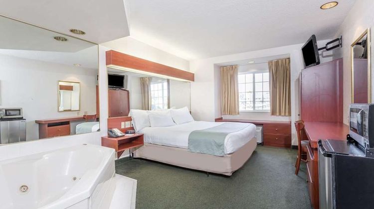 Microtel Inn & Suites Marianna Suite