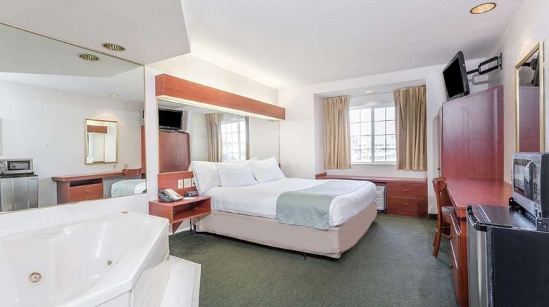 <b>Microtel Inn & Suites Marianna Suite</b>. Images powered by <a href="https://iceportal.shijigroup.com/" title="IcePortal" target="_blank">IcePortal</a>.