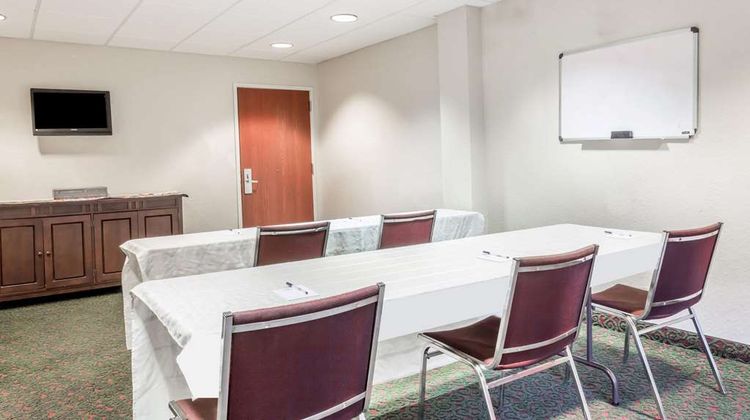 Microtel Inn & Suites Marianna Meeting