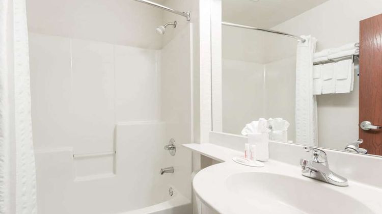 Microtel Inn & Suites Marianna Room