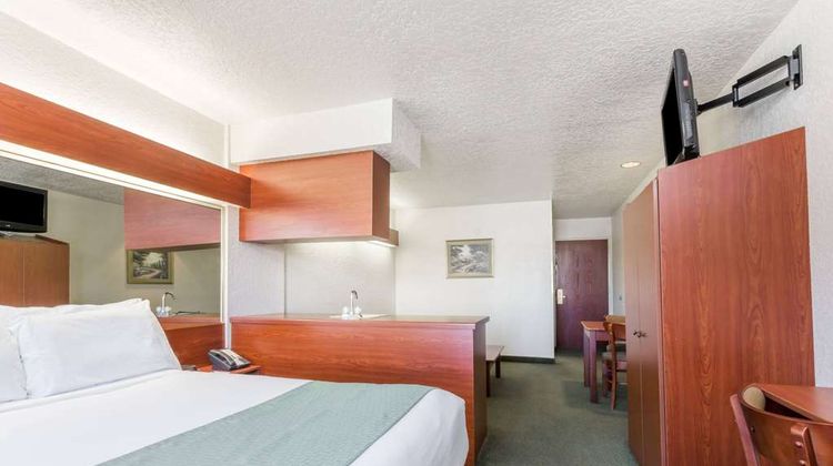 Microtel Inn & Suites Marianna Suite