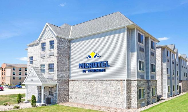 Microtel Inn & Suites Urbandale Exterior