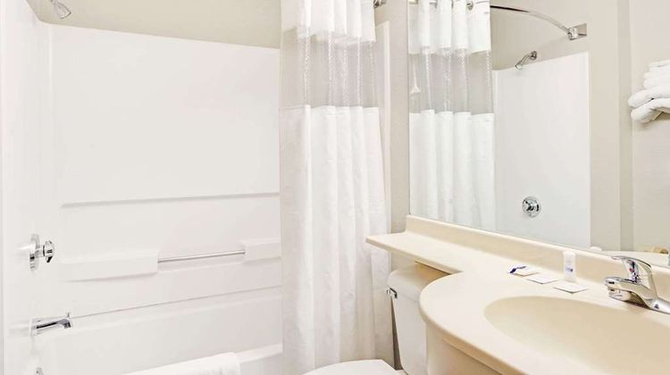 Microtel Inn & Suites Urbandale Room