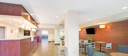 Microtel Inn & Suites Urbandale Lobby