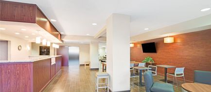 Microtel Inn & Suites Urbandale Lobby