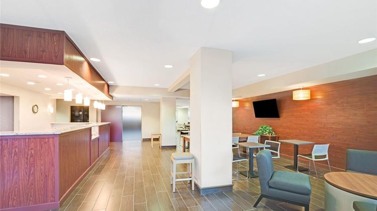 Microtel Inn & Suites Urbandale Lobby