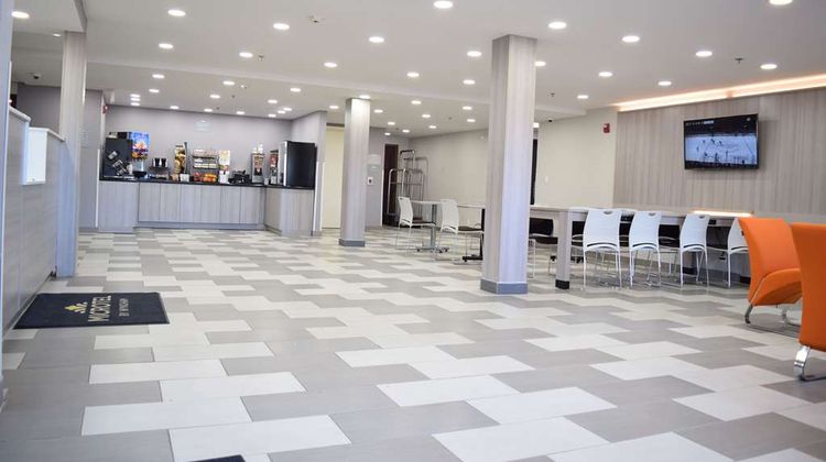 Microtel Inn & Suites by Wyndham Raleigh Lobby