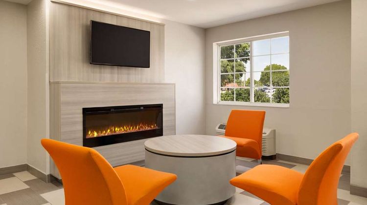 Microtel Inn & Suites by Wyndham Raleigh Lobby
