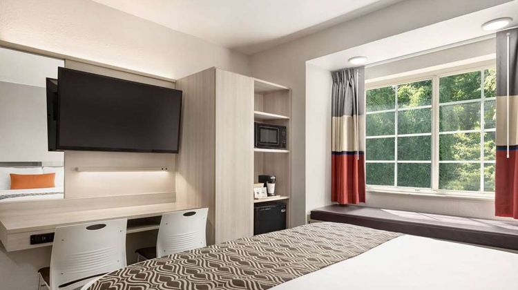 Microtel Inn & Suites by Wyndham Raleigh Room