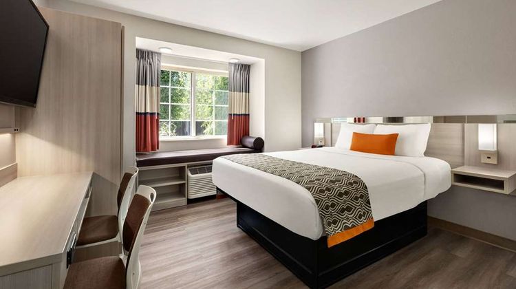 Microtel Inn & Suites by Wyndham Raleigh Room