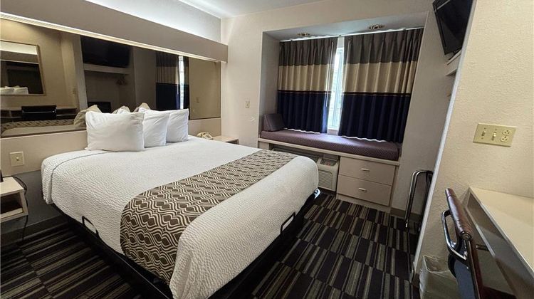 Microtel Inn by Wyndham Champaign Room