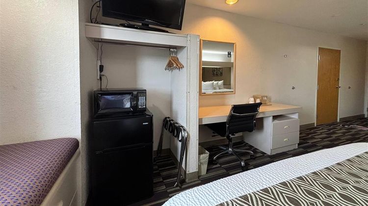 Microtel Inn by Wyndham Champaign Room