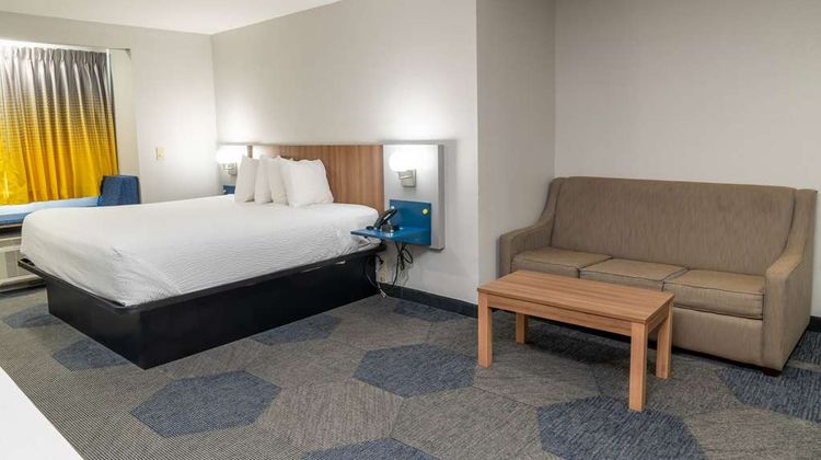 Microtel Inn & Suites Pigeon Forge Suite