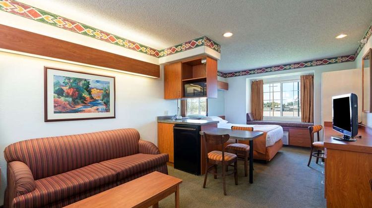Microtel Inn & Suites by Wyndham Pueblo Suite