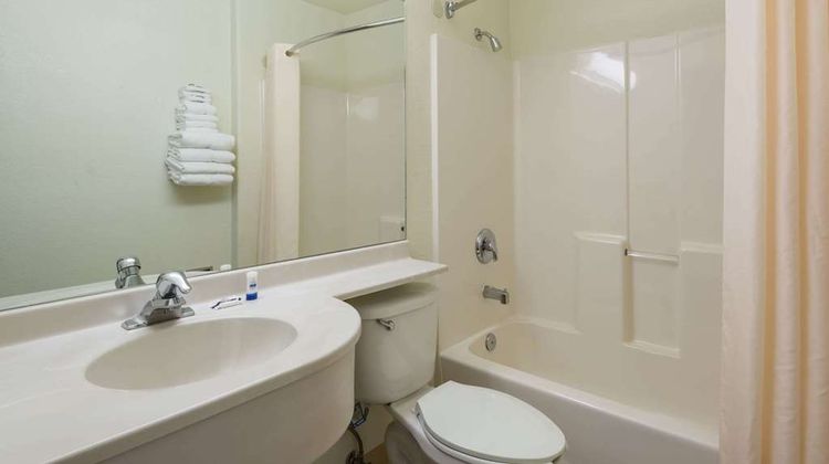 Microtel Inn & Suites by Wyndham Pueblo Room