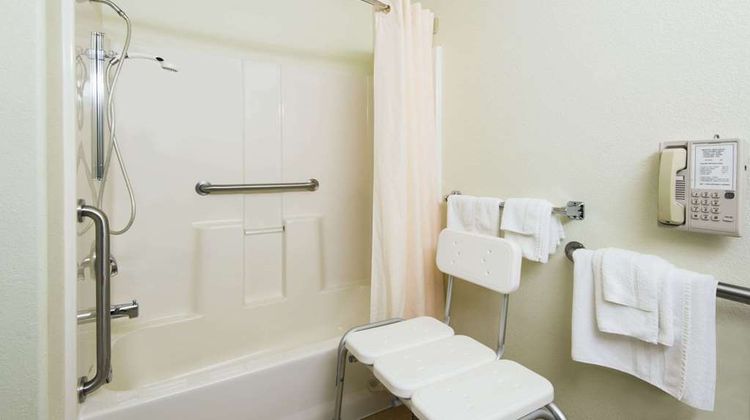 Microtel Inn & Suites by Wyndham Pueblo Room