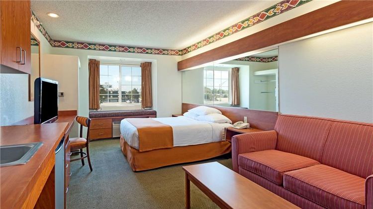 Microtel Inn & Suites by Wyndham Pueblo Suite