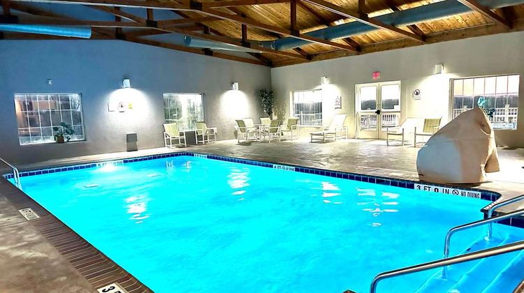 Microtel Inn & Suites by Wyndham Quincy Pool