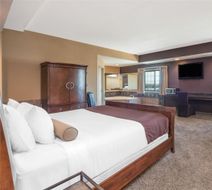 Microtel Inn & Suites by Wyndham Quincy Room